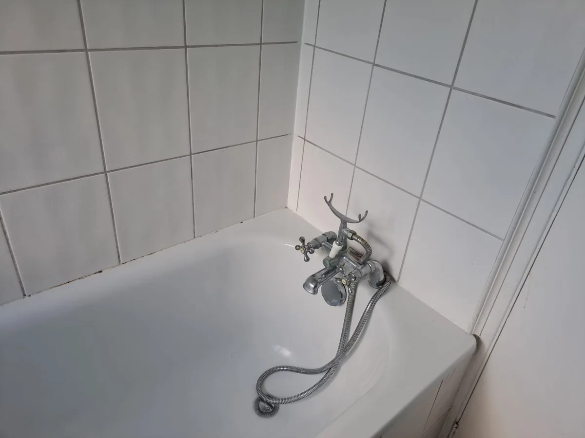 Bathtub deep clean after